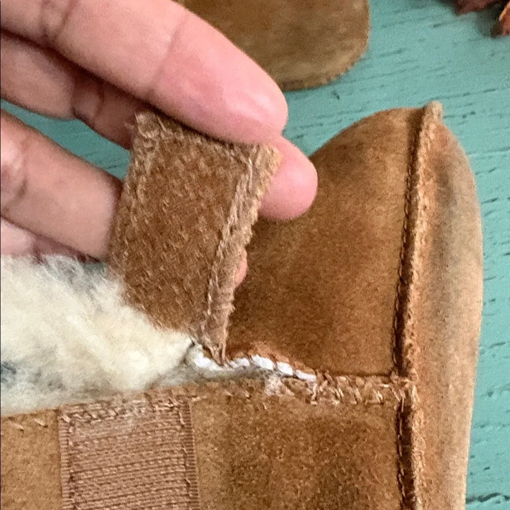 UGG Tan Suede Baby Booties SZ M Box 132
